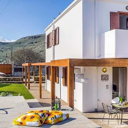 Sleeps 4 Pool Air Con Wifi *