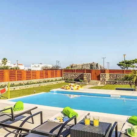 Sleeps 4 Pool Air Con Wifi * Líndos