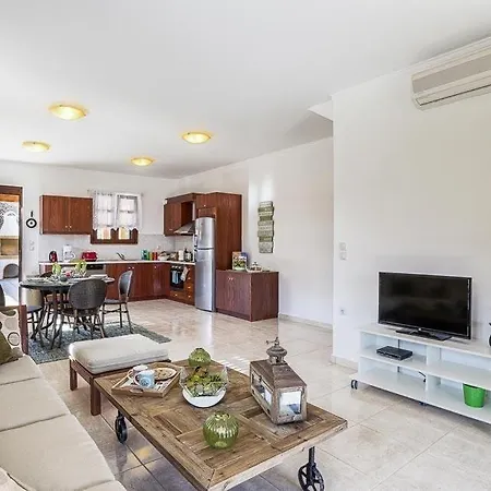 Villa Sleeps 4 Pool Air Con Wifi *