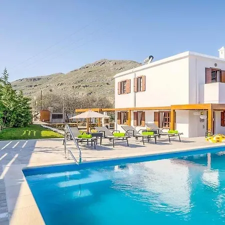 Sleeps 4 Pool Air Con Wifi *