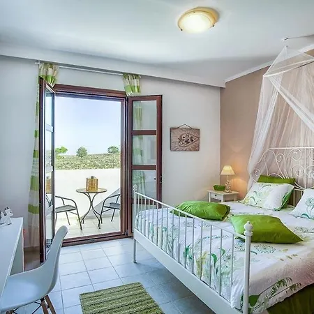 Sleeps 4 Pool Air Con Wifi *