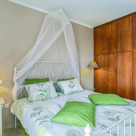 Villa Sleeps 4 Pool Air Con Wifi